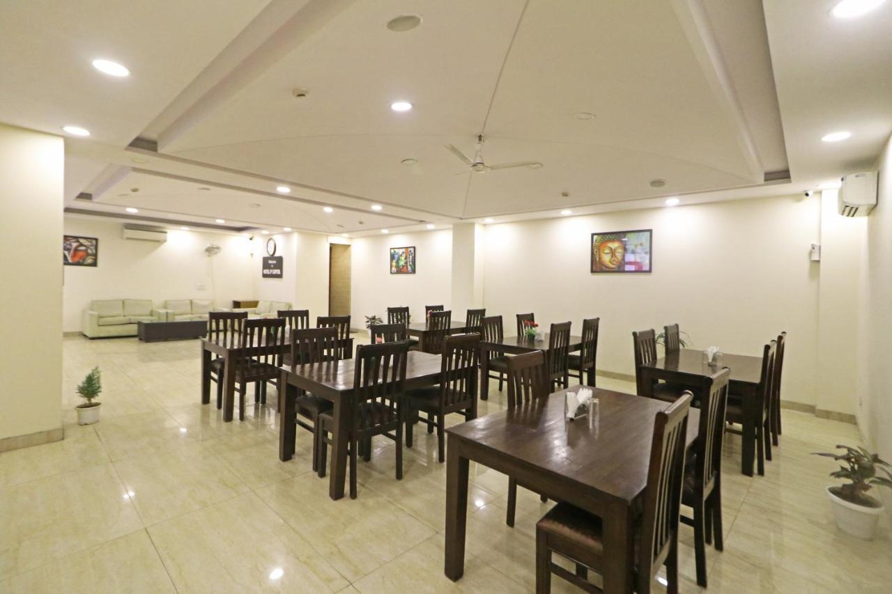Hotel D'Capitol - Delhi Airport Нью-Дели Экстерьер фото