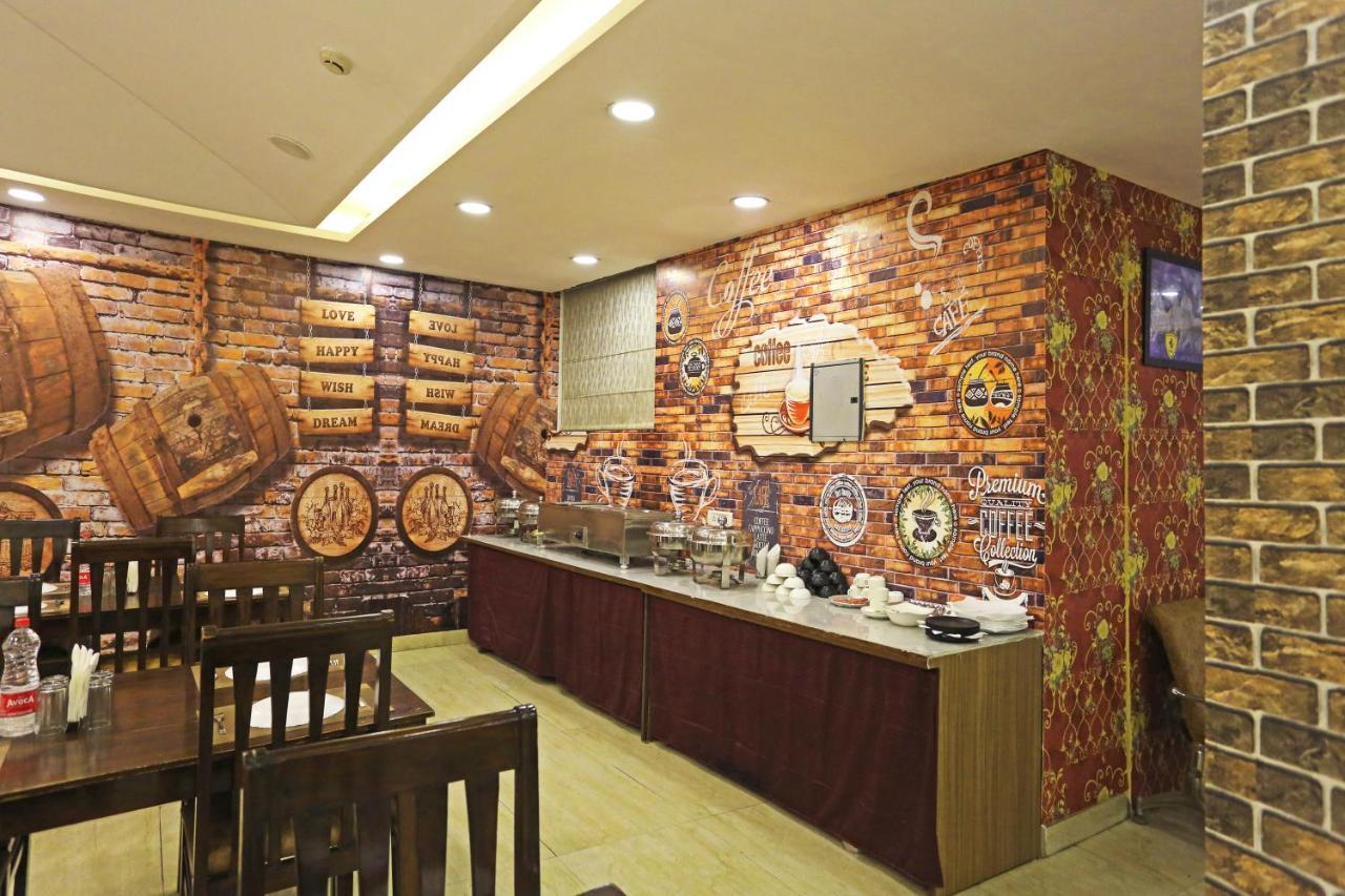 Hotel D'Capitol - Delhi Airport Нью-Дели Экстерьер фото