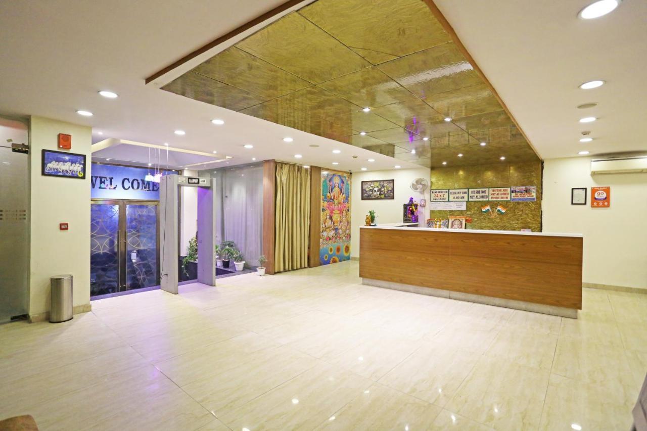 Hotel D'Capitol - Delhi Airport Нью-Дели Экстерьер фото