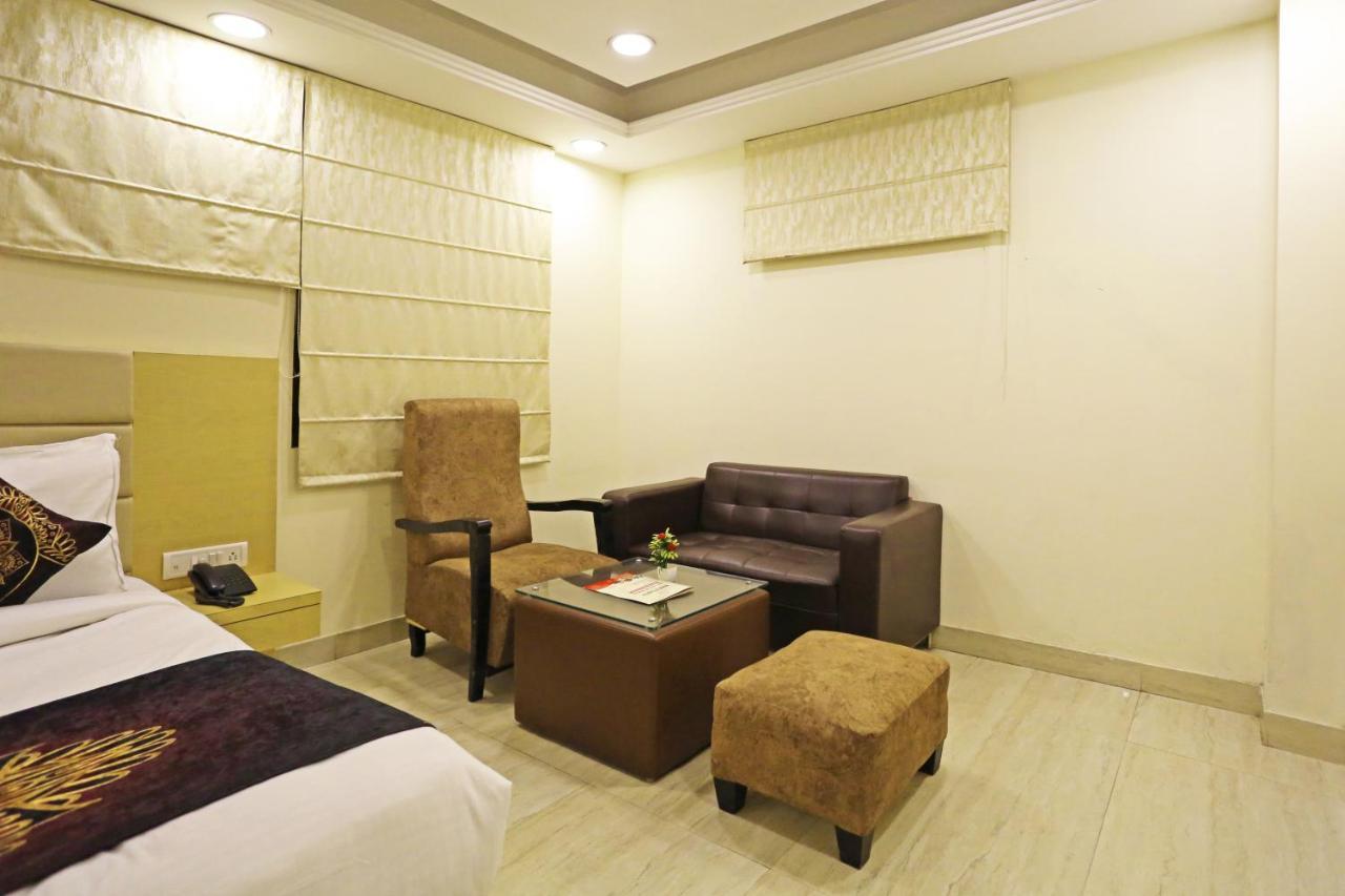 Hotel D'Capitol - Delhi Airport Нью-Дели Экстерьер фото