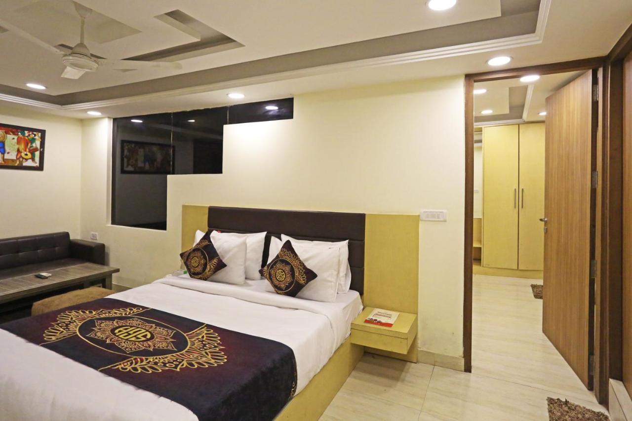 Hotel D'Capitol - Delhi Airport Нью-Дели Экстерьер фото