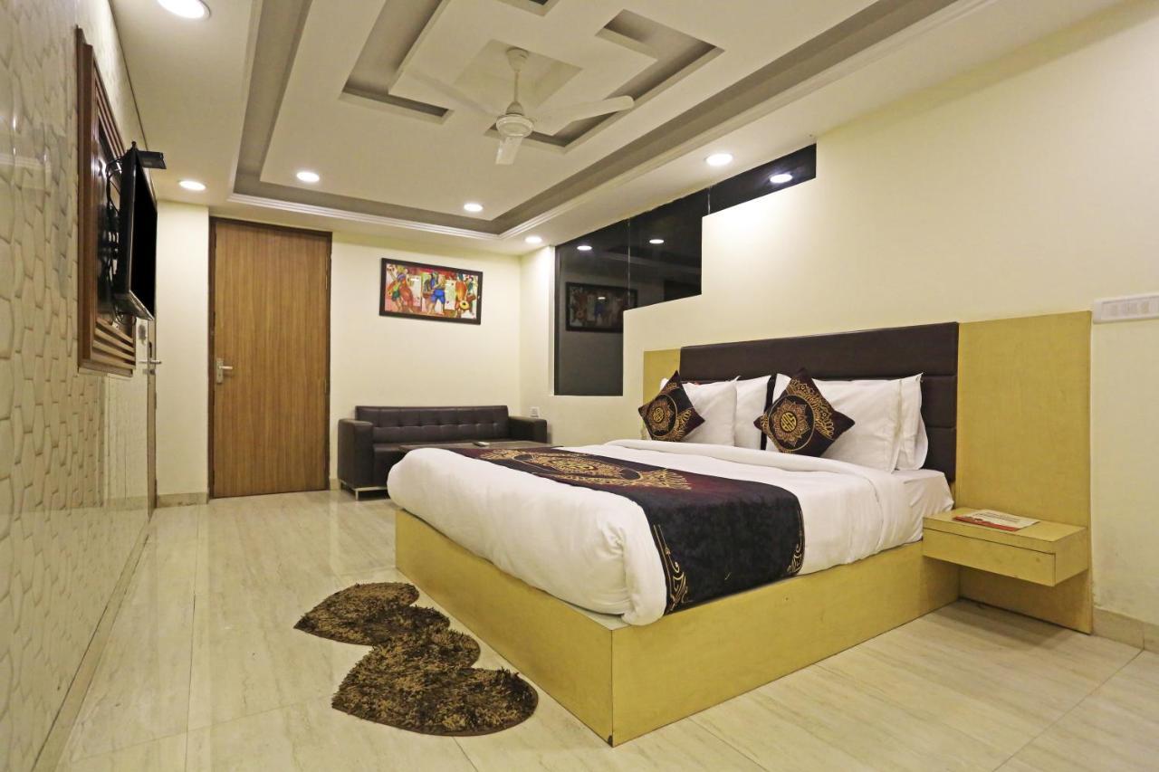 Hotel D'Capitol - Delhi Airport Нью-Дели Экстерьер фото