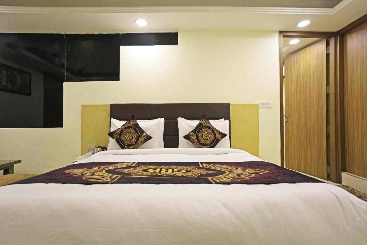 Hotel D'Capitol - Delhi Airport Нью-Дели Экстерьер фото