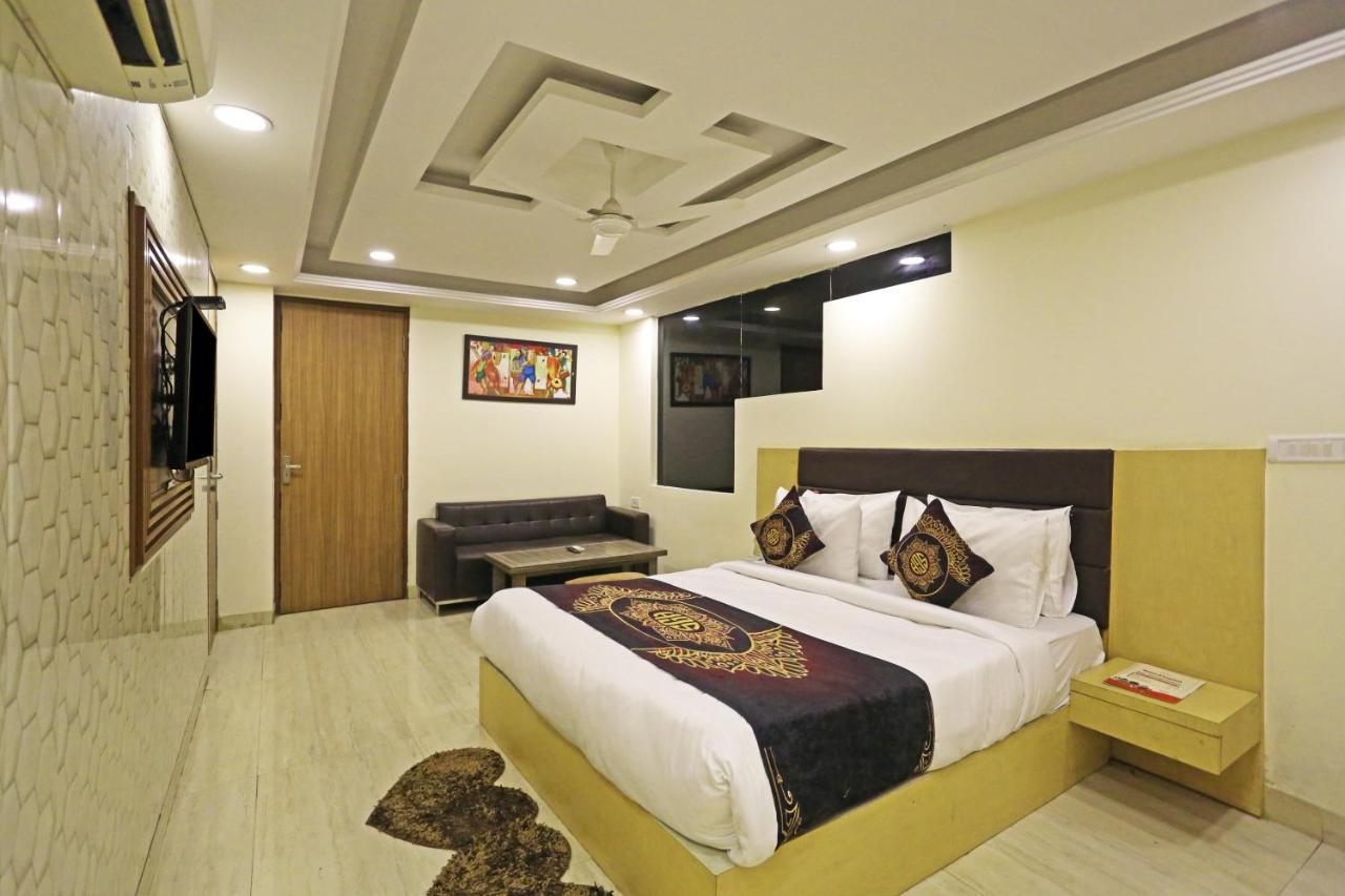 Hotel D'Capitol - Delhi Airport Нью-Дели Экстерьер фото