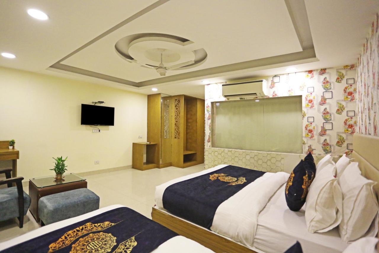 Hotel D'Capitol - Delhi Airport Нью-Дели Экстерьер фото