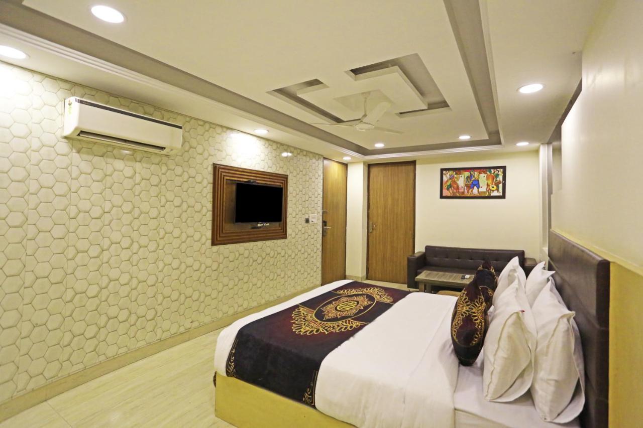 Hotel D'Capitol - Delhi Airport Нью-Дели Экстерьер фото