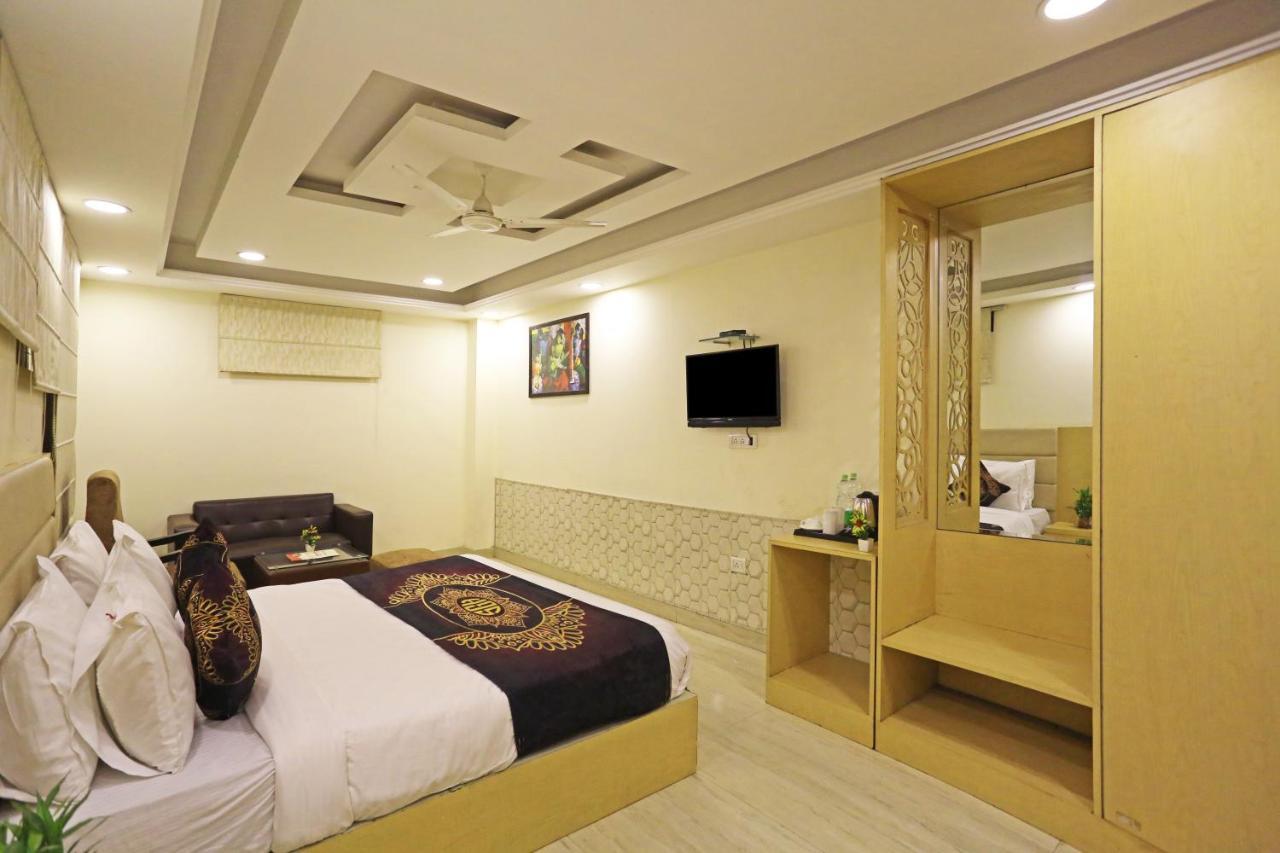 Hotel D'Capitol - Delhi Airport Нью-Дели Экстерьер фото