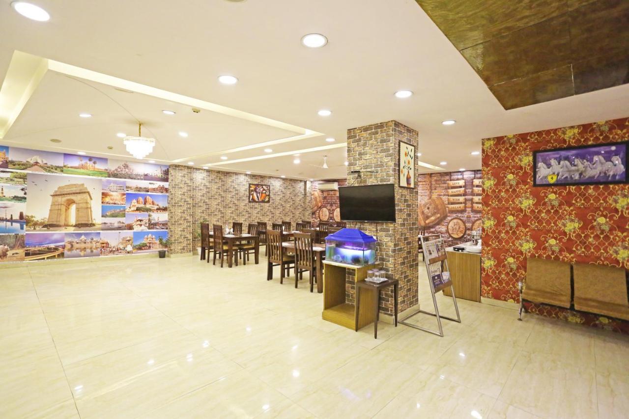 Hotel D'Capitol - Delhi Airport Нью-Дели Экстерьер фото