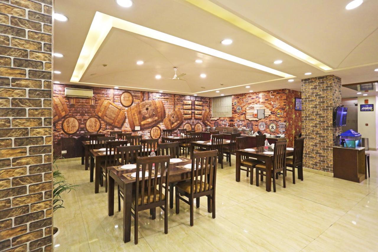 Hotel D'Capitol - Delhi Airport Нью-Дели Экстерьер фото