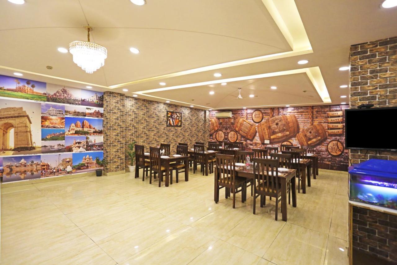 Hotel D'Capitol - Delhi Airport Нью-Дели Экстерьер фото
